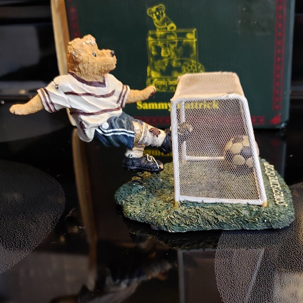 "Sammy Hattrick",from Boyds Bears. 2007 in box.Collectible.